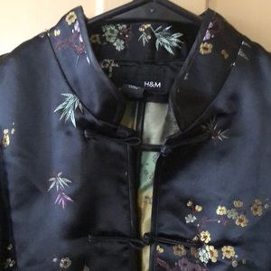 Vintage embroidered jacket with mandarin collar and knot buttons.